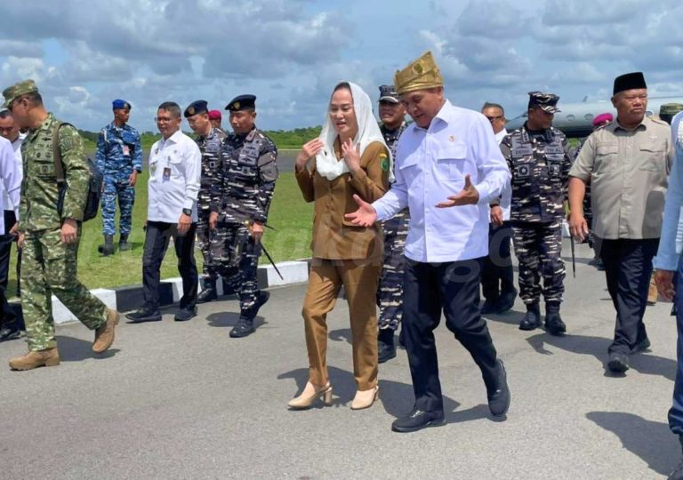 Pemerintah Kabupaten Natuna menyambut kedatangan Menteri Koordinator Bidang Politik dan Keamanan (Menko Polkam) Republik Indonesia beserta rombongan dalam rangka kunjungan kerja ke Kabupaten Natuna. Foto: INIKEPRI.COM