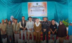 Bupati Cen Sui Lan Salurkan Beras Cadangan Pemerintah untuk Warga Bunguran Barat
