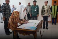 Bupati Natuna Cen Sui Lan melantik delapan pejabat administrator dan pejabat pengawas di lingkungan Pemerintah Kabupaten Natuna. Foto: INIKEPRI.COM/NatunaKab