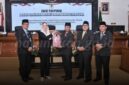 Bupati Natuna Cen Sui Lan di DPRD Natuna. Foto: INIKEPRI.COM/NatunaKab