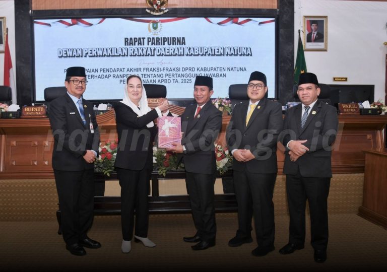 Bupati Natuna Cen Sui Lan di DPRD Natuna. Foto: INIKEPRI.COM/NatunaKab 