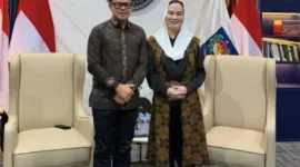 Bupati Natuna Cen Sui Lan saat bertemu Wamendagri Bima Arya Sugiarto beberapa hari lalu di Jakarta dalam rangka meminta rekomendasi dan dukungan untuk memajukan Natuna. Foto: Istimewa 