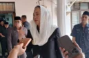 Bupati Natuna Cen Sui Lan saat bertemu awak media di DPRD Natuna. Foto: haluankepri