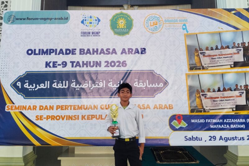 siswa MTs Darul Iman, Pondok Pesantren Darul Iman. Zaky Zuhair, siswa kelas IX, berhasil meraih juara III dalam Olimpiade Bahasa Arab Ke-9 Tahun 2026. Foto: INIKEPRI.COM