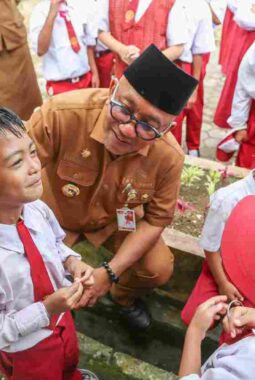 Pemko Tanjungpinang Siapkan Seragam, Tas, dan Sepatu Gratis bagi Siswa TK hingga SMP