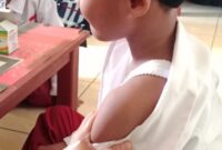Siswa MIN Lingga menerima vaksinasi. Foto: INIKEPRI.COM