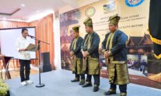 Amsakar Lantik Panglima Sambang Gagak Hitam, Tekankan Peran Organisasi Adat Jaga Persatuan Batam