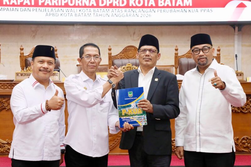 Wali Kota Batam, Amsakar Achmad, saat memaparkan Rancangan Perubahan KUA dan PPAS APBD Tahun Anggaran 2026 dalam Rapat Paripurna DPRD Kota Batam. Foto: INIKEPRI.COM