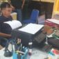 Polisi melakukan pemeriksaan terhadap tersangka dugaan penganiayaan terhadap pengemudi ojol perempuan di Karimun. Foto: Sat Reskrim Polres Karimun 