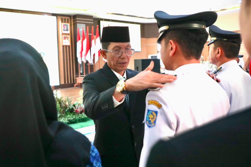 Wali Kota Batam, Amsakar Achmad, melantik sejumlah pejabat di lingkungan Pemko Batam di Kantor Wali Kota Batam. Foto: INIKEPRI.COM/Media Center Batam