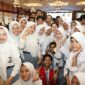 Wali Kota dan Wakil Wali Kota Batam Amsakar Achmad dan Li Claudia Chandra bersama pelajar. Foto: INIKEPRI.COM