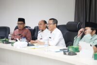 Wali Kota Batam, Amsakar Achmad, ketika mengikuti penilaian pemerintah daerah berprestasi dalam implementasi Program 3 Juta Rumah secara virtual dari Kantor Wali Kota Batam. Foto: INIKEPRI.COM/Media Center Batam 