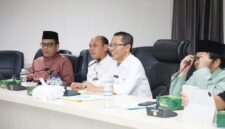Wali Kota Batam, Amsakar Achmad, ketika mengikuti penilaian pemerintah daerah berprestasi dalam implementasi Program 3 Juta Rumah secara virtual dari Kantor Wali Kota Batam. Foto: INIKEPRI.COM/Media Center Batam