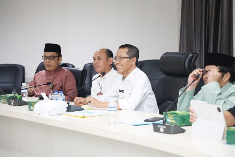 Wali Kota Batam, Amsakar Achmad, ketika mengikuti penilaian pemerintah daerah berprestasi dalam implementasi Program 3 Juta Rumah secara virtual dari Kantor Wali Kota Batam. Foto: INIKEPRI.COM/Media Center Batam
