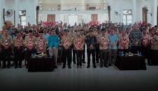 Bupati Natuna, Cen Sui Lan, yang juga selaku Ketua Majelis Pembimbing Cabang (Kamabicab) Gerakan Pramuka Natuna, memimpin Pelepasan Kontingen Jambore Nasional (Jamnas) XII Tahun 2026 sekaligus Inaugurasi Pramuka Garuda Kwartir Cabang Natuna. Foto: INIKEPRI.COM/NatunaKab