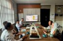 Cen Sui Lan menggelar rapat khusus bersama Kepala Balai Pelaksanaan Jalan Nasional (BPJN) Kepulauan Riau, Direktorat Jenderal Bina Marga Kementerian Pekerjaan Umum (PU), beserta jajaran pejabat utama BPJN. Foto: Istimewa 