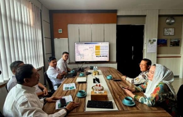 Cen Sui Lan menggelar rapat khusus bersama Kepala Balai Pelaksanaan Jalan Nasional (BPJN) Kepulauan Riau, Direktorat Jenderal Bina Marga Kementerian Pekerjaan Umum (PU), beserta jajaran pejabat utama BPJN. Foto: Istimewa 