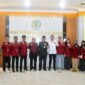 Sesi dokumentasi dan foto bersama antara jajaran Komisi IV DPRD Kota Batam dan mahasiswa IPMKOB-Pekanbaru. Foto: INIKEPRI.COM