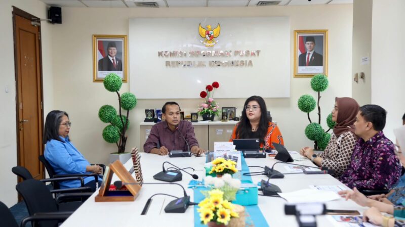 Anggota/Deputi Bidang Pelayanan Umum BP Batam, Ariastuty Sirait, bersama jajaran Direktorat Diseminasi Informasi dan Hubungan Antar Lembaga (DIHAL) melakukan kunjungan kerja ke Komisi Informasi Pusat (KIP) Republik Indonesia. Foto: BP Batam