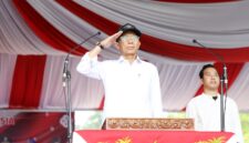Wali Kota Batam Amsakar Achmad saat gladi resik upacara HUT RI ke-81. Foto: Media Center Batam