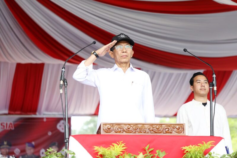 Wali Kota Batam Amsakar Achmad saat gladi resik upacara HUT RI ke-81. Foto: Media Center Batam