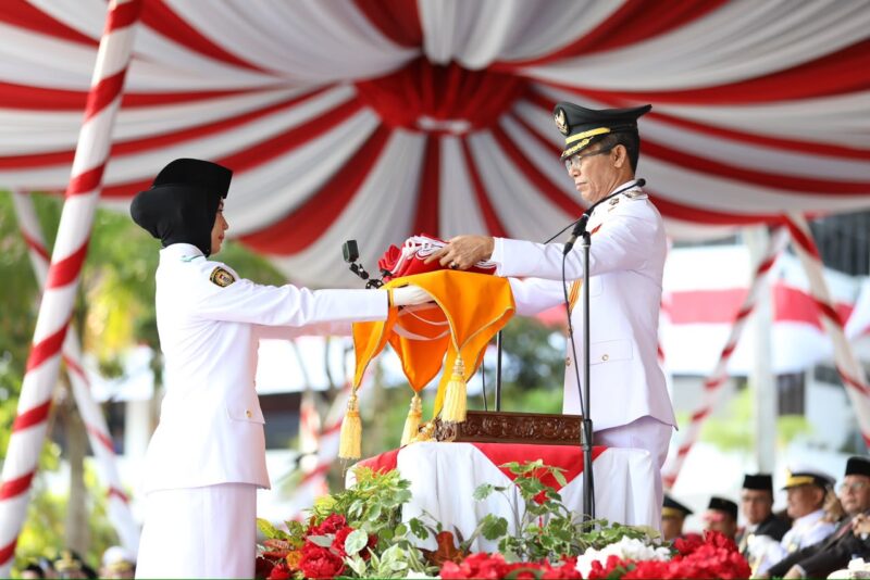 Wali Kota Batam Amsakar Achmad memimpin upacara HUT RI ke-81. Foto: INIKEPRI.COM/Media Center Batam