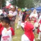 Bupati Natuna, Cen Sui Lan, turun langsung memeriahkan permainan rakyat sempena HUT RI ke-81 di Pantai Piwang. Foto: INIKEPRI.COM