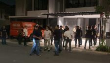 Bareskrim Polri menggeledah rumah Akau di Bengkong. Foto: Istimewa