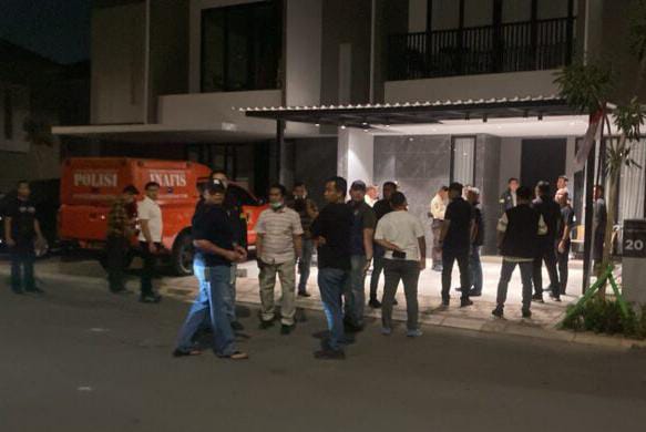 Bareskrim Polri menggeledah rumah Akau di Bengkong. Foto: Istimewa