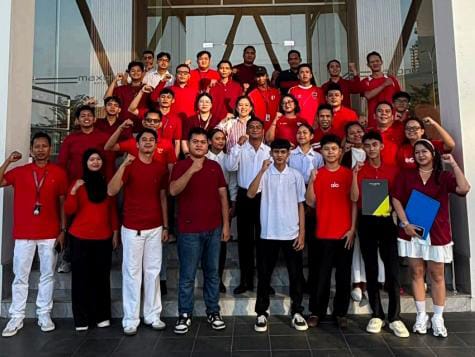 MaxOne Hotel Batam menggelar upacara bendera HUT RI ke-81. Foto: INIKEPRI.COM
