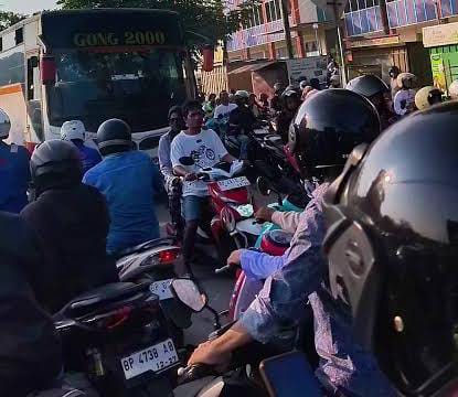 Kemacetan di ruas jalan Marina. Foto: INIKEPRI.COM