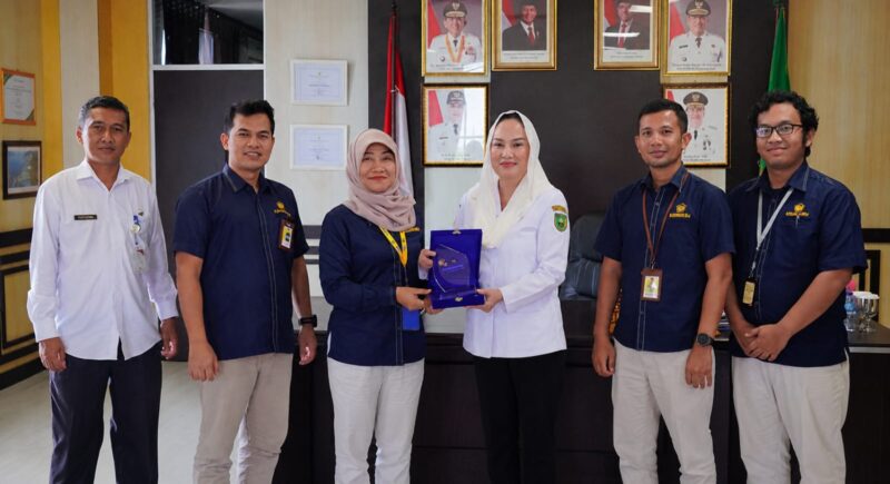 Bupati Natuna Cen Sui Lan menerima audiensi jajaran Direktorat Jenderal Pajak (DJP) Provinsi Kepulauan Riau di Ruang Kerja Bupati Natuna. Foto: INIKEPRI.COM