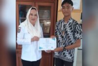 Muhammad Raffi Alfitra, siswa kelas XII SMAN 2 Bunguran Timur bertemu dengan Bupati Cen Sui Lan. Foto: istimewa 