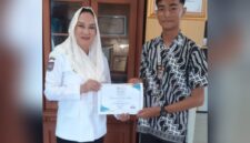 Muhammad Raffi Alfitra, siswa kelas XII SMAN 2 Bunguran Timur bertemu dengan Bupati Cen Sui Lan. Foto: istimewa 