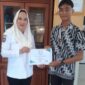 Muhammad Raffi Alfitra, siswa kelas XII SMAN 2 Bunguran Timur bertemu dengan Bupati Cen Sui Lan. Foto: istimewa 