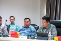 Kepala Disnaker Batam, Yudi Suprapto, memimpin pertemuan bersama APINDO dan perwakilan 15 perusahaan besar di Kota Batam. Foto: INIKEPRI.COM/Media Center Batam 