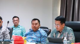 Kepala Disnaker Batam, Yudi Suprapto, memimpin pertemuan bersama APINDO dan perwakilan 15 perusahaan besar di Kota Batam. Foto: INIKEPRI.COM/Media Center Batam 