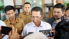 Wali Kota Batam Amsakar Achmad saat wawancara dengan awak media. Foto: INIKEPRI.COM/Media Center Batam 