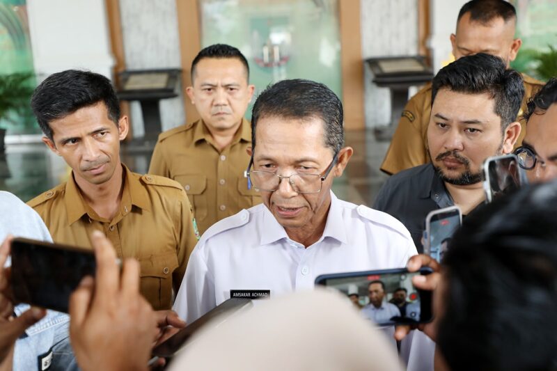 Wali Kota Batam Amsakar Achmad saat wawancara dengan awak media. Foto: INIKEPRI.COM/Media Center Batam
