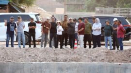 Wakil Wali Kota Batam, Li Claudia Chandra, meninjau sejumlah titik pembangunan drainase di Sei Beduk. Foto: INIKEPRI.COM/Media Center Batam 