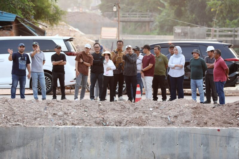 Wakil Wali Kota Batam, Li Claudia Chandra, meninjau sejumlah titik pembangunan drainase di Sei Beduk. Foto: INIKEPRI.COM/Media Center Batam 