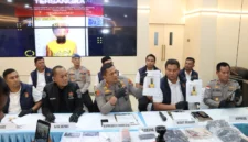 Polresta Barelang menggelar konferensi pers pengungkapan tindak pidana pembunuhan yang terjadi di wilayah Kecamatan Sekupang, Kota Batam. Foto: INIKEPRI.COM