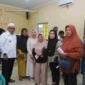 Penyaluran bantuan pangan tahap kedua itu ditinjau langsung Wali Kota Tanjungpinang, H. Lis Darmansyah, S.H., bersama Ketua TP PKK Kota Tanjungpinang, Hj. Yuniarni Pustoko Weni, S.H., di Aula Kantor Kelurahan Air Raja. Foto: INIKEPRI.COM/TanjungpinangKota 