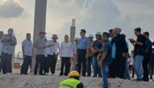 Wamenlu RI didampingi Bupati Natuna Cen Sui Lan meninjau pembangunan pasar JICA. Foto: Istimewa