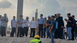 Wamenlu RI didampingi Bupati Natuna Cen Sui Lan meninjau pembangunan pasar JICA. Foto: Istimewa 