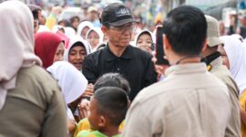 Wali Kota Batam Amsakar Achmad di Pesta Anak Pantai. Foto: INIKEPRI.COM/Media Center Batam 