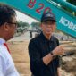 Ex Officio Kepala BP Batam Amsakar Achmad meninjau perbaikan pipa. Foto: INIKEPRI.COM/BP Batam 