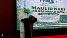 Bupati Natuna Cen Sui Lan memberikan sambutan pada peringatan Maulid Nabi Muhammad SAW 1448 Hijriah yang diselenggarakan Himpunan Keluarga Serasan (HKS) Ranai. Foto: ANTARA/Muhamad Nurman