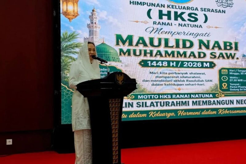 Bupati Natuna Cen Sui Lan memberikan sambutan pada peringatan Maulid Nabi Muhammad SAW 1448 Hijriah yang diselenggarakan Himpunan Keluarga Serasan (HKS) Ranai. Foto: ANTARA/Muhamad Nurman