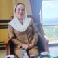 Bupati Natuna Cen Sui Lan di ruang kerjanya saat berdialog dengan awak media. Foto: Istimewa 